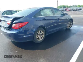 2013 Hyundai Sonata GLS z VIN 5NPEB4AC7DH726866, wystawiony jako IAAI lot #42306731 z przebiegiem 164 122 mil mil oraz . Historia ofert i sprzedaży dostępna na DreamBid. Obrazek 4.