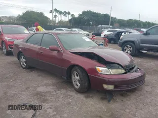1998 Lexus ES 300 Luxury Sport Sdn with VIN JT8BF28G4W5015423, listed as a IAAI auction lot 41360945 with 308,738 mi miles. Bid and sale history available at carsss.com. Image 1.