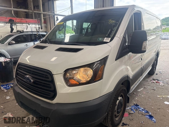 2018 Ford Transit z VIN 1FTYR1YG2JKA87504, wystawiony jako IAAI lot #42679100 z przebiegiem 139 835 mil mil oraz . Historia ofert i sprzedaży dostępna na DreamBid. Obrazek 1.