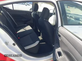 2022 Nissan Versa SV z VIN 3N1CN8EV4NL839437, wystawiony jako IAAI lot #42020629 z przebiegiem 46 138 mil mil oraz . Historia ofert i sprzedaży dostępna na DreamBid. Obrazek 8.
