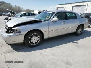 2009 Lincoln Town Car Signature Limited z VIN 2LNHM82V49X625901, wystawiony jako Copart lot #50556235 z przebiegiem 220 453 mil mil oraz Szkoda całkowita • Salvage title. Historia ofert i sprzedaży dostępna na DreamBid. Obrazek 1.
