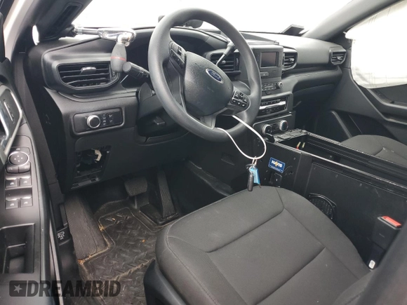 2023 Ford Police Interceptor Utility z VIN 1FM5K8AB9PGA62413, wystawiony jako Copart lot #51018865 z przebiegiem Nie podano mil oraz Szkoda całkowita • Salvage title. Historia ofert i sprzedaży dostępna na DreamBid. Obrazek 8.