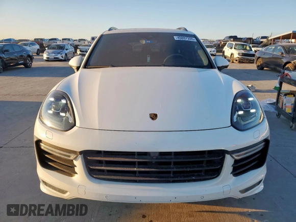2017 Porsche Cayenne GTS z VIN WP1AD2A23HLA81234, wystawiony jako Copart lot #49897205 z przebiegiem 75 835 mil mil oraz Szkoda całkowita • Salvage title. Historia ofert i sprzedaży dostępna na DreamBid. Obrazek 5.