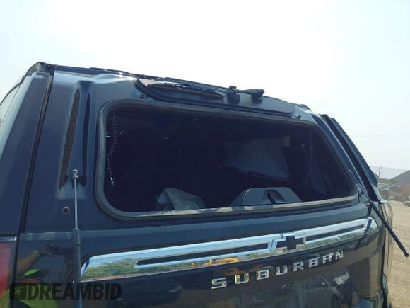 2021 Chevrolet Suburban LS z VIN 1GNSKBKD5MR303640, wystawiony jako IAAI lot #42359585 z przebiegiem Nie podano mil oraz . Historia ofert i sprzedaży dostępna na DreamBid. Obrazek 19.