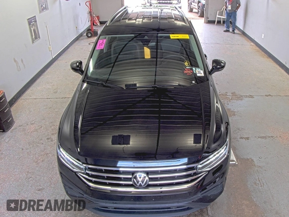 2024 Volkswagen Tiguan SE with VIN 3VV3B7AX6RM075535, listed as a IAAI auction lot 42845052 with 20,867 mi miles and . Bid and sale history available at DreamBid. Image 36.