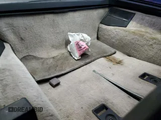 1984 Chevrolet Corvette z VIN 1G1AY0785E5109016, wystawiony jako Copart lot #47923275 z przebiegiem 118 973 mil mil oraz Czysty tytuł • Clean title. Historia ofert i sprzedaży dostępna na DreamBid. Obrazek 10.