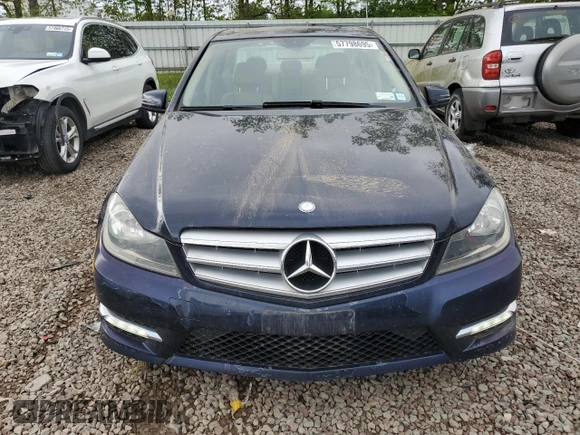 2013 Mercedes-Benz C 300 Sport z VIN WDDGF8AB6DR300385, wystawiony jako Copart lot #57798695 z przebiegiem 131 612 mil mil oraz Szkoda całkowita • Salvage title. Historia ofert i sprzedaży dostępna na DreamBid. Obrazek 5.