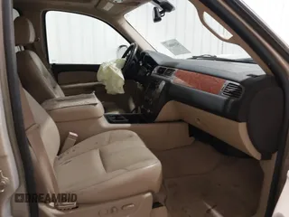 2007 Chevrolet Avalanche LTZ z VIN 3GNFK12367G139144, wystawiony jako IAAI lot #42148086 z przebiegiem 159 007 mil mil oraz . Historia ofert i sprzedaży dostępna na DreamBid. Obrazek 5.