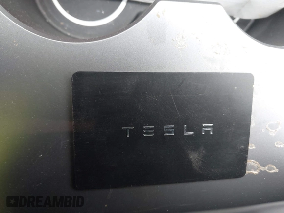 2025 Tesla Model Y Long Range with VIN 7SAYGDEEXSF266143, listed as a IAAI auction lot 41905813 with 776 mi miles and . Bid and sale history available at carsss.com. Image 11.