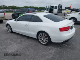 2012 Audi A5 Premium Plus z VIN WAULFAFR9CA001439, wystawiony jako IAAI lot #42422787 z przebiegiem 143 972 mil mil oraz . Historia ofert i sprzedaży dostępna na DreamBid. Obrazek 3.