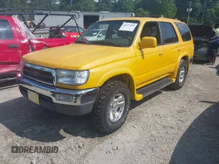 1996 Toyota 4Runner SR5 z VIN JT3GN86R3T0004069, wystawiony jako IAAI lot #42277253 z przebiegiem 300 768 mil mil oraz . Historia ofert i sprzedaży dostępna na DreamBid. Obrazek 2.