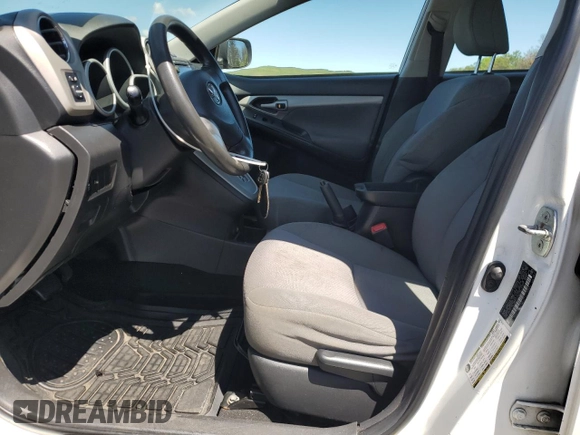 2009 Toyota Matrix S z VIN 2T1LE40E99C004312, wystawiony jako Copart lot #57679935 z przebiegiem 149 608 mil mil oraz Czysty tytuł • Clean title. Historia ofert i sprzedaży dostępna na DreamBid. Obrazek 7.