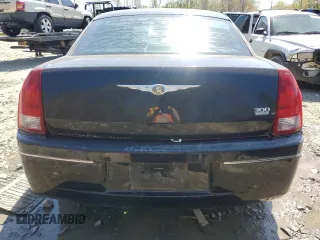 2005 Chrysler 300 Touring z VIN 2C3JA53G95H640111, wystawiony jako Copart lot #53613045 z przebiegiem 205 102 mil mil oraz Nie do naprawy • Non repairable. Historia ofert i sprzedaży dostępna na DreamBid. Obrazek 6.