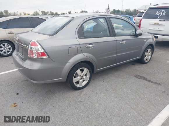 2008 Chevrolet Aveo LT z VIN KL1TG56668B240775, wystawiony jako IAAI lot #40971975 z przebiegiem 137 900 mil mil oraz . Historia ofert i sprzedaży dostępna na DreamBid. Obrazek 4.