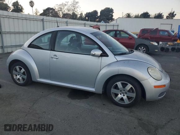 2006 Volkswagen New Beetle Coupe with VIN 3VWPG31C46M421646, listed as a Copart auction lot 83255624 with 91,884 mi miles and Clean Title. Bid and sale history available at carsss.com. Image 4.