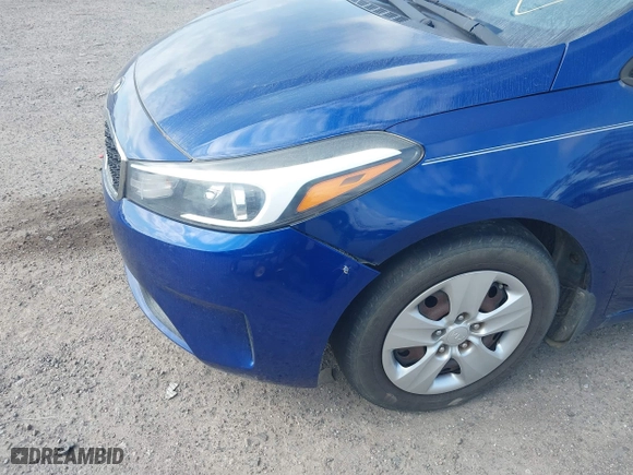 2018 Kia Forte LX with VIN 3KPFK4A71JE226693, listed as a IAAI auction lot 42094700 with 140,906 mi miles. Bid and sale history available at carsss.com. Image 6.