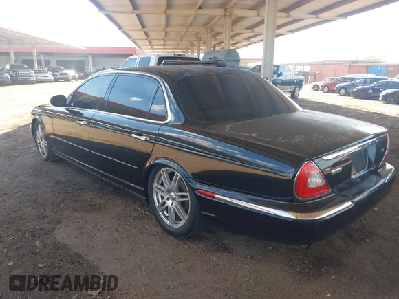 2005 Jaguar XJ Vanden Plas z VIN SAJWA82C05SG47589, wystawiony jako IAAI lot #42409697 z przebiegiem 222 598 mil mil oraz . Historia ofert i sprzedaży dostępna na DreamBid. Obrazek 3.