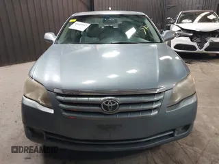 2007 Toyota Avalon XL z VIN 4T1BK36B17U189303, wystawiony jako IAAI lot #41614917 z przebiegiem 238 114 mil mil oraz . Historia ofert i sprzedaży dostępna na DreamBid. Obrazek 12.