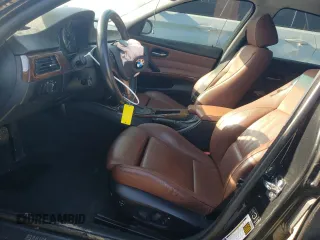 2006 BMW 3 Series 325xi z VIN WBAVD13516KV00055, wystawiony jako Copart lot #50733535 z przebiegiem 136 505 mil mil oraz Czysty tytuł • Clean title. Historia ofert i sprzedaży dostępna na DreamBid. Obrazek 7.