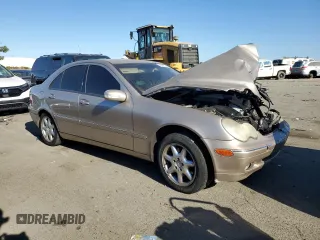 2001 Mercedes-Benz C 320 with VIN WDBRF64JX1F125063, listed as a Copart auction lot 70102164 with 204,937 mi miles and Salvage Title. Bid and sale history available at DreamBid. Image 4.
