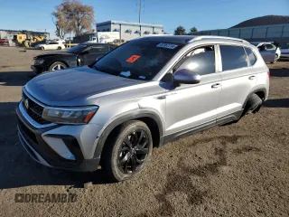 2023 Volkswagen Taos SE z VIN 3VVNX7B21PM308277, wystawiony jako Copart lot #82367714 z przebiegiem Nie podano mil oraz Nie do naprawy • Non repairable. Historia ofert i sprzedaży dostępna na DreamBid. Obrazek 1.