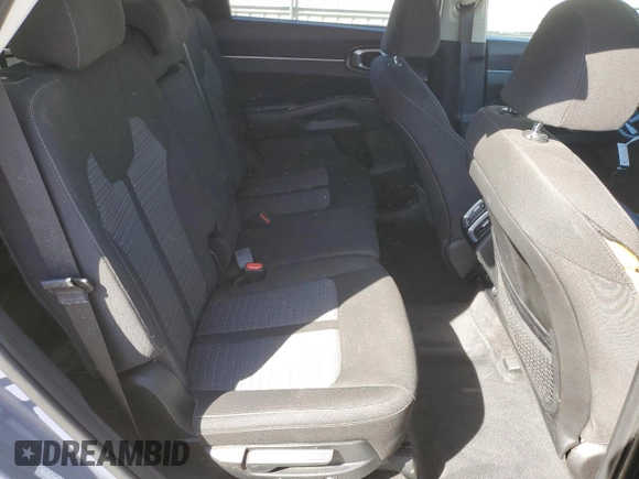2021 Kia Sorento LX z VIN 5XYRGDLC6MG017336, wystawiony jako Copart lot #50144775 z przebiegiem 84 757 mil mil oraz Szkoda całkowita • Salvage title. Historia ofert i sprzedaży dostępna na DreamBid. Obrazek 12.