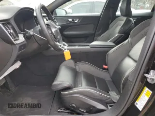 2024 Volvo S60 Plus Black Edition z VIN 7JRL12TH0RG281486, wystawiony jako Copart lot #75622704 z przebiegiem 15 179 mil mil oraz Szkoda całkowita • Salvage title. Historia ofert i sprzedaży dostępna na DreamBid. Obrazek 7.