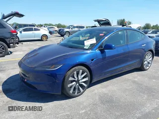 2024 Tesla Model 3 z VIN 5YJ3E1EAXRF751577, wystawiony jako IAAI lot #41831992 z przebiegiem 11 mil mil oraz . Historia ofert i sprzedaży dostępna na DreamBid. Obrazek 2.