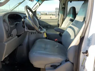 2005 Ford Econoline Passenger XL with VIN 1FMRE11W55HA57686, listed as a Copart auction lot 70784474 with 285,465 mi miles and Clean Title. Bid and sale history available at DreamBid. Image 7.