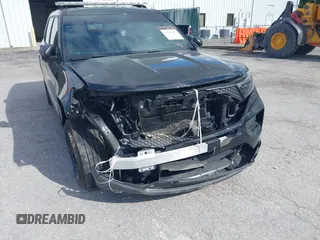2020 Ford Police Interceptor Utility z VIN 1FM5K8AB4LGB67340, wystawiony jako IAAI lot #41982702 z przebiegiem 37 275 mil mil oraz . Historia ofert i sprzedaży dostępna na DreamBid. Obrazek 6.