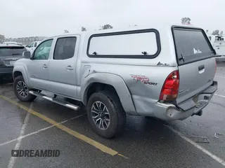 2007 Toyota Tacoma z VIN 3TMLU42N77M009397, wystawiony jako IAAI lot #41805139 z przebiegiem 256 744 mil mil oraz . Historia ofert i sprzedaży dostępna na DreamBid. Obrazek 3.