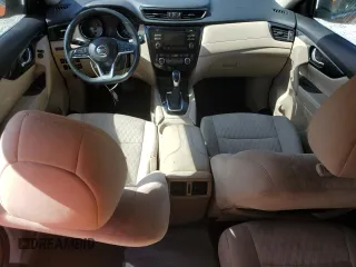 2017 Nissan Rogue SV z VIN 5N1AT2MN9HC761869, wystawiony jako Copart lot #57782335 z przebiegiem 76 896 mil mil oraz Szkoda całkowita • Salvage title. Historia ofert i sprzedaży dostępna na DreamBid. Obrazek 8.