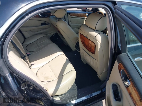 2007 Jaguar XJ Vanden Plas z VIN SAJWA82B87SH13560, wystawiony jako IAAI lot #42502145 z przebiegiem 211 075 mil mil oraz . Historia ofert i sprzedaży dostępna na DreamBid. Obrazek 8.