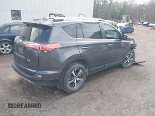 2018 Toyota RAV4 XLE z VIN 2T3WFREV9JW445903, wystawiony jako IAAI lot #42119869 z przebiegiem 47 866 mil mil oraz . Historia ofert i sprzedaży dostępna na DreamBid. Obrazek 4.