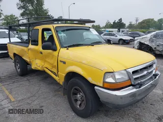 2000 Ford Ranger XL z VIN 1FTYR14V1YTB31002, wystawiony jako IAAI lot #42451894 z przebiegiem 172 733 mil mil oraz . Historia ofert i sprzedaży dostępna na DreamBid. Obrazek 1.