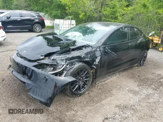 2025 Tesla Model 3 Long Range z VIN 5YJ3E1EB6SF923974, wystawiony jako Copart lot #57059495 z przebiegiem 9 108 mil mil oraz Szkoda całkowita • Salvage title. Historia ofert i sprzedaży dostępna na DreamBid. Obrazek 1.