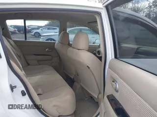 2011 Nissan Versa S с VIN 3N1BC1CP8BL377408, выставлен на аукционе IAAI как лот 41080991 с пробегом 121 541 миль миль и . История ставок и продаж доступна на DreamBid. Изображение 8.