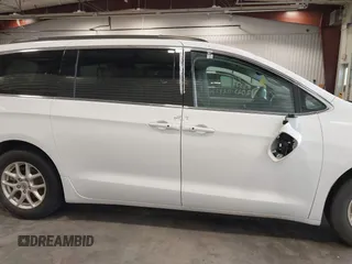 2022 Chrysler Pacifica Touring L with VIN 2C4RC1BGXNR144831, listed as a IAAI auction lot 40473026 with 36,495 mi miles and . Bid and sale history available at DreamBid. Image 13.