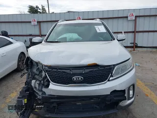 2015 Kia Sorento EX with VIN 5XYKU4A74FG582171, listed as a IAAI auction lot 41609620 with 159,502 mi miles. Bid and sale history available at carsss.com. Image 12.