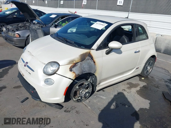 2017 FIAT 500e with VIN 3C3CFFGE0HT547756, listed as a IAAI auction lot 41729503 with 1 mi miles. Bid and sale history available at carsss.com. Image 2.