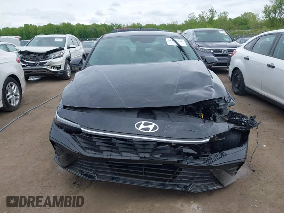 2024 Hyundai Elantra SEL z VIN KMHLM4DG8RU690033, wystawiony jako IAAI lot #42211444 z przebiegiem 19 708 mil mil oraz . Historia ofert i sprzedaży dostępna na DreamBid. Obrazek 6.