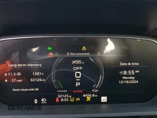 2021 Audi e-tron Premium Plus with VIN WA1LAAGE3MB014433, listed as a Copart auction lot 83881024 with 32,126 mi miles and Clean Title. Bid and sale history available at DreamBid. Image 9.