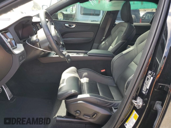 2021 Volvo XC60 R-Design z VIN YV4A22RM9M1887255, wystawiony jako Copart lot #49190384 z przebiegiem 38 905 mil mil oraz Szkoda całkowita • Salvage title. Historia ofert i sprzedaży dostępna na DreamBid. Obrazek 7.