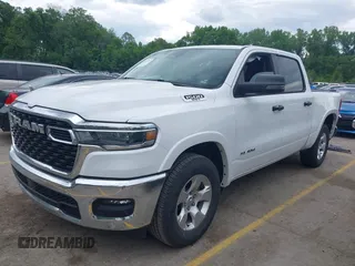 2025 Ram 1500 Big Horn z VIN 1C6SRFFP4SN562194, wystawiony jako IAAI lot #42213184 z przebiegiem 25 704 mil mil oraz . Historia ofert i sprzedaży dostępna na DreamBid. Obrazek 17.