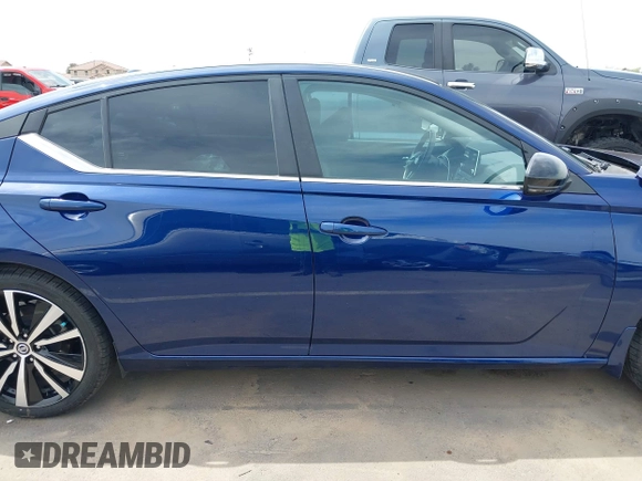 2019 Nissan Altima SR with VIN 1N4AL4CVXKC226595, listed as a IAAI auction lot 41895582 with 45,019 mi miles and . Bid and sale history available at carsss.com. Image 14.