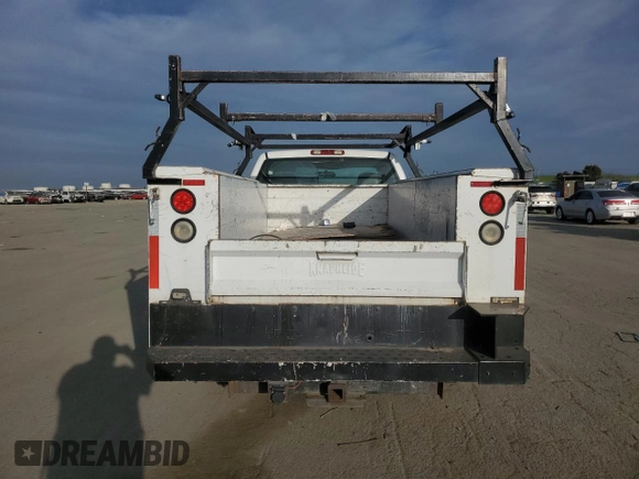 2005 GMC Sierra 1500 with VIN 1GDHC24U65E138733, listed as a Copart auction lot 47315715 with 303,907 mi miles and Salvage Title. Bid and sale history available at DreamBid. Image 6.