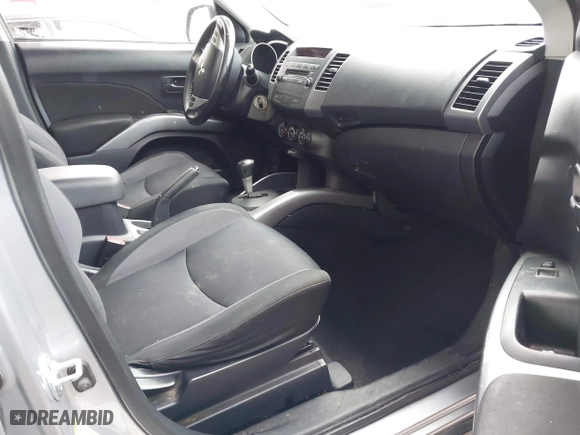 2008 Mitsubishi Outlander ES with VIN JA4LS21W68Z012158, listed as a IAAI auction lot 42051846 with 220,646 mi miles. Bid and sale history available at carsss.com. Image 5.