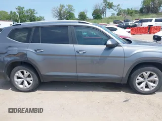 2018 Volkswagen Atlas SE with VIN 1V2KR2CA2JC585922, listed as a IAAI auction lot 42488658 with 105,878 mi miles and . Bid and sale history available at DreamBid. Image 13.
