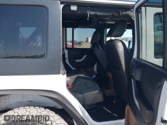 2014 Jeep Wrangler Unlimited Rubicon with VIN 1C4BJWFG1EL167423, listed as a IAAI auction lot 41861109 with 104,669 mi miles. Bid and sale history available at carsss.com. Image 8.