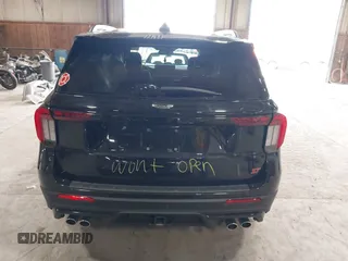 2025 Ford Explorer ST z VIN 1FMWK8GC6SGA08676, wystawiony jako IAAI lot #42043230 z przebiegiem 4 934 mil mil oraz . Historia ofert i sprzedaży dostępna na DreamBid. Obrazek 17.